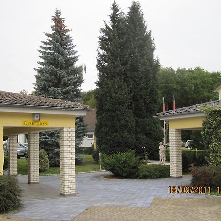 Hotel Merkur Garni Sarstedt Exterior foto